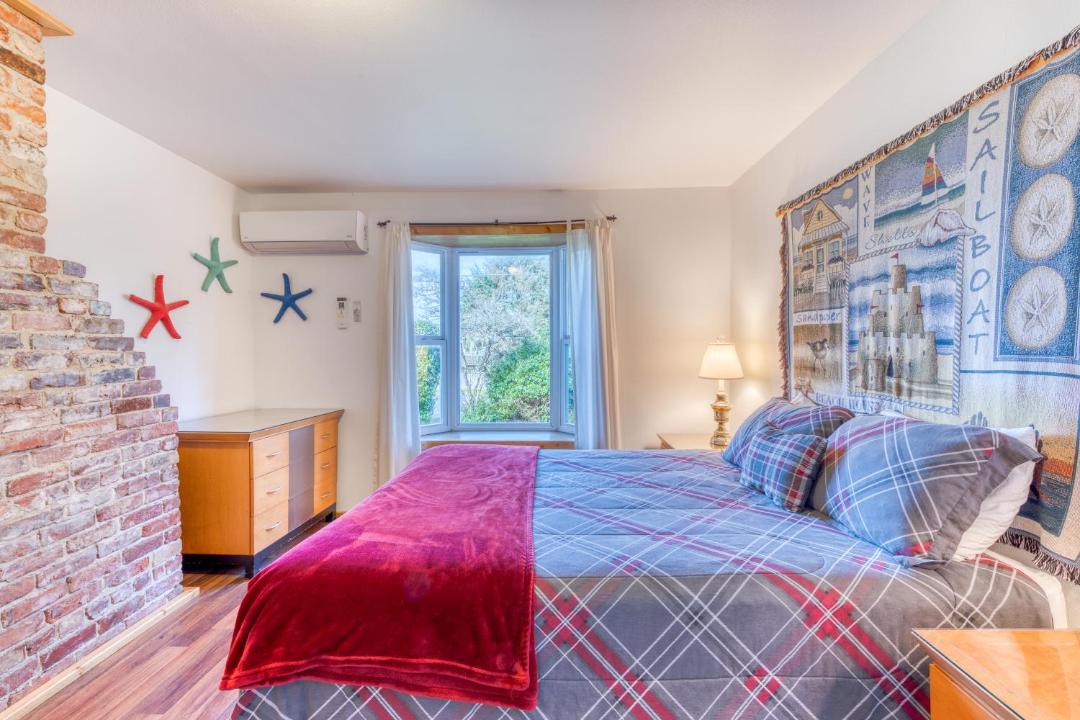 Photo of Bedroom in Coos Bay