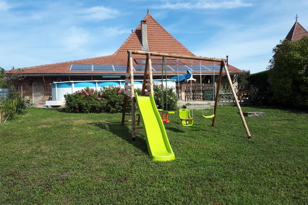 Photo of Buildings in Sens-sur-Seille