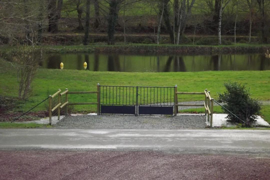 Photo of Others in Ize