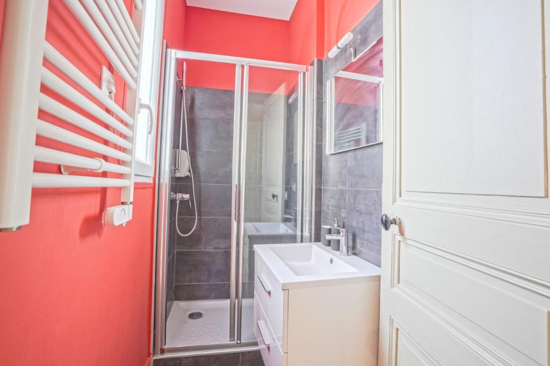 Photo of Bathroom in Comedie