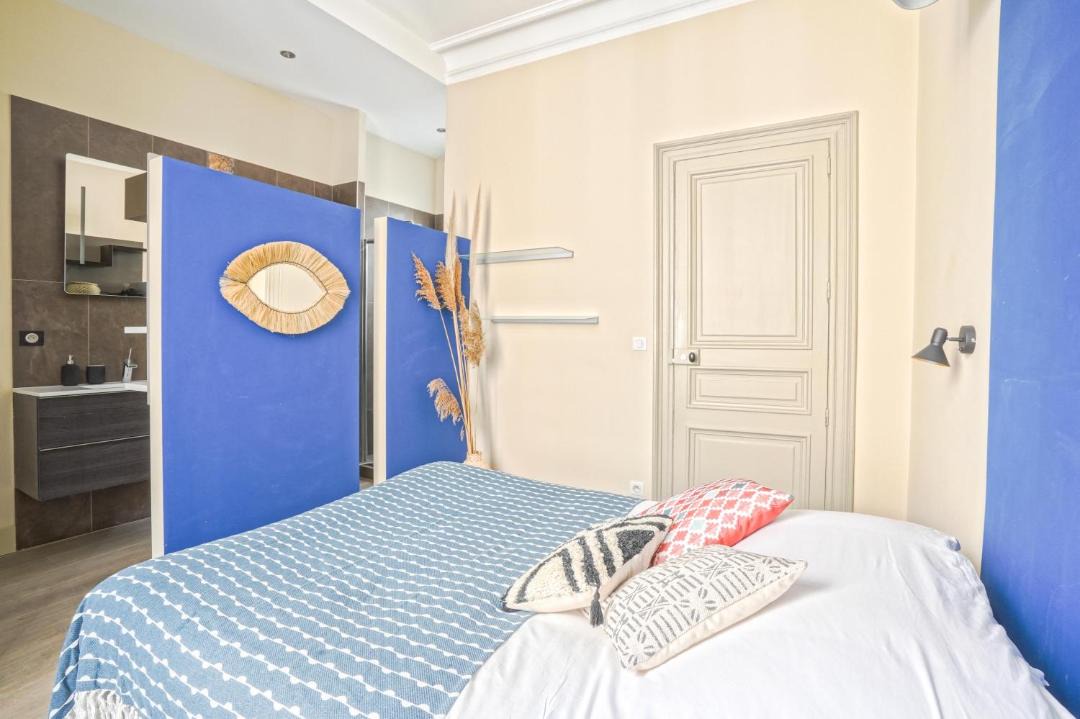 Photo of Bedroom in Comedie