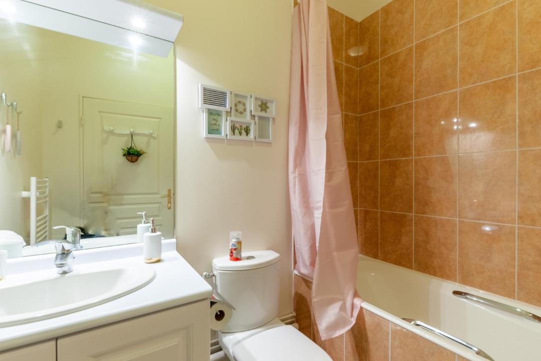 Photo of Bathroom in Deauville City Centre