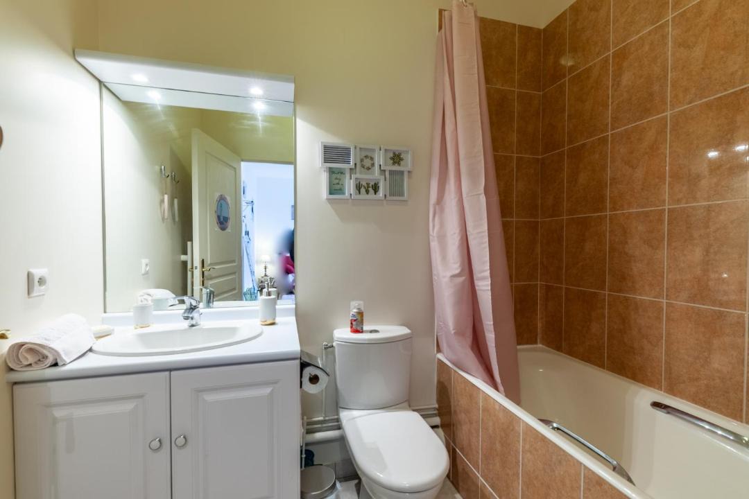 Photo of Bathroom in Deauville City Centre