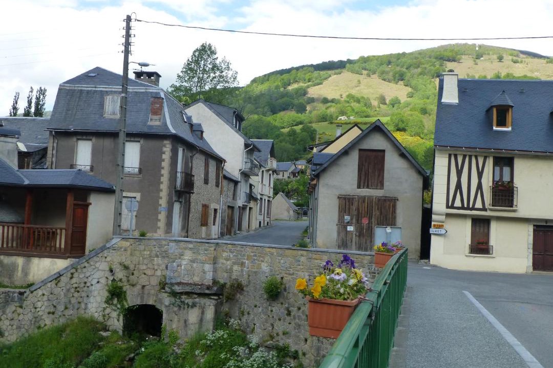 Photo of Buildings in Sarrancolin