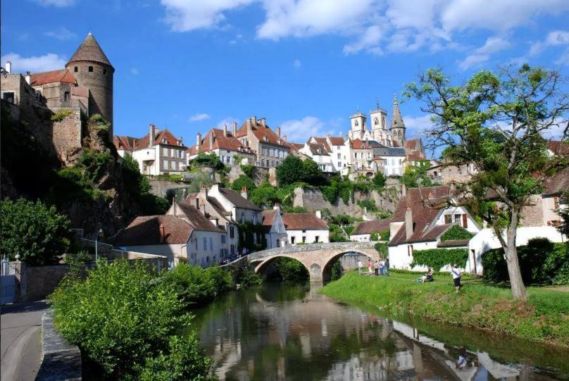 Photo of Buildings in Semur-en-Auxois
