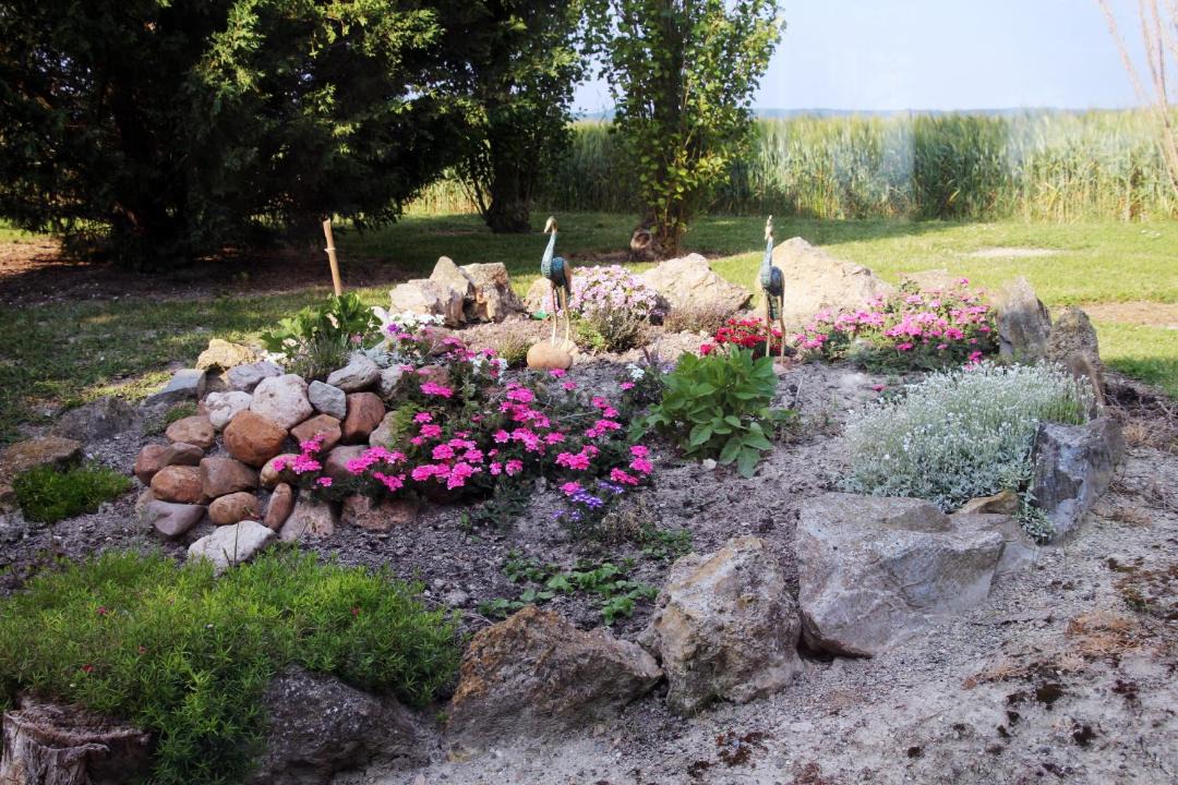 Photo of Others in Issel