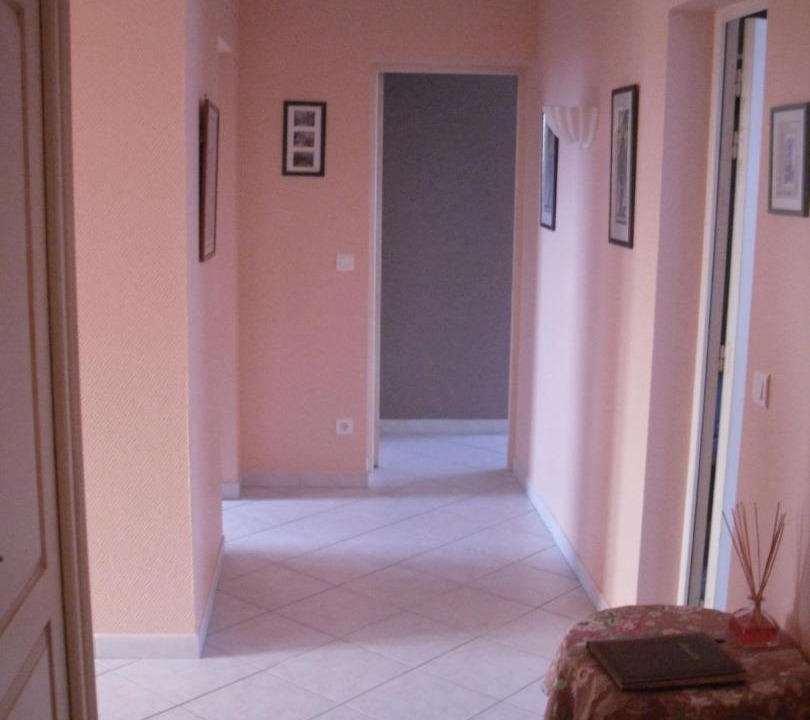 Photo of Others in Issel