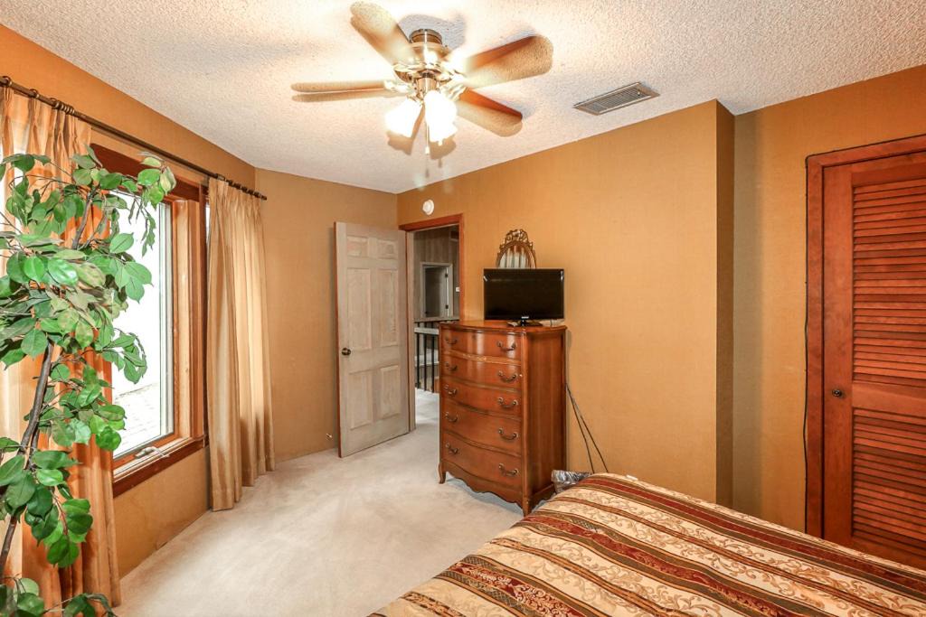 Photo of Bedroom in Hot Springs Village