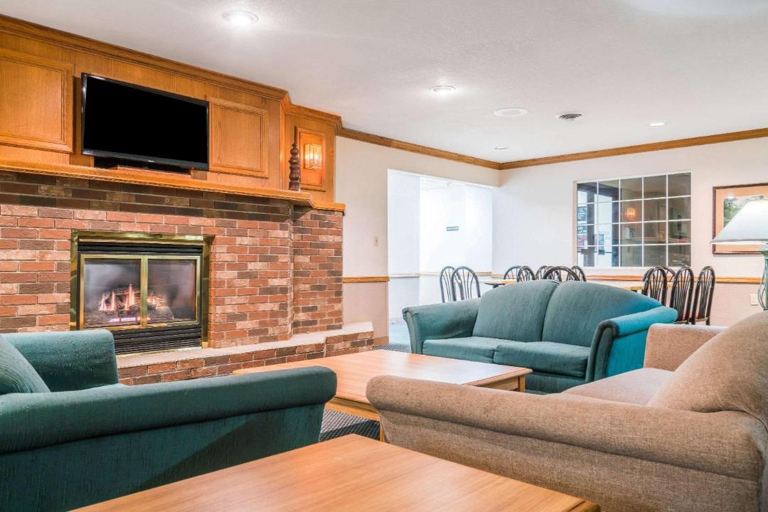 Photo of Livingroom in Sheldon