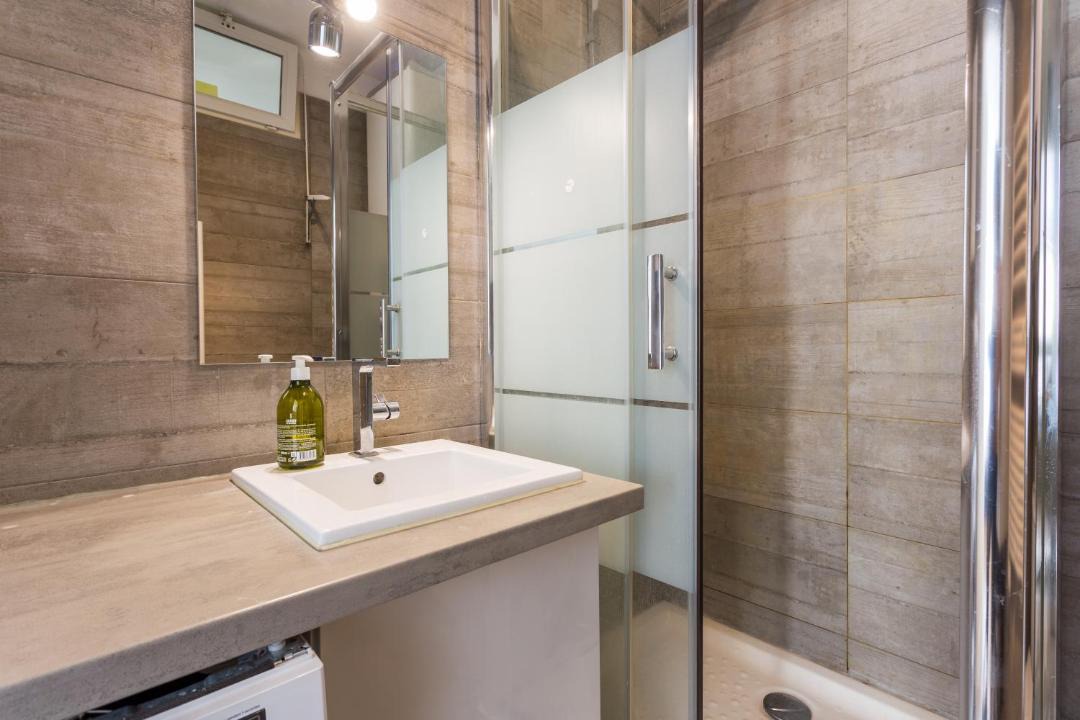Photo of Bathroom in Quartier de la Plaine-de-Monceaux