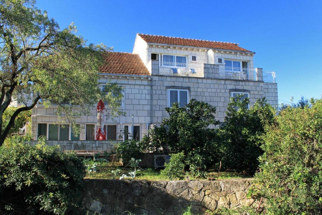 Photo of Buildings in Lumbarda
