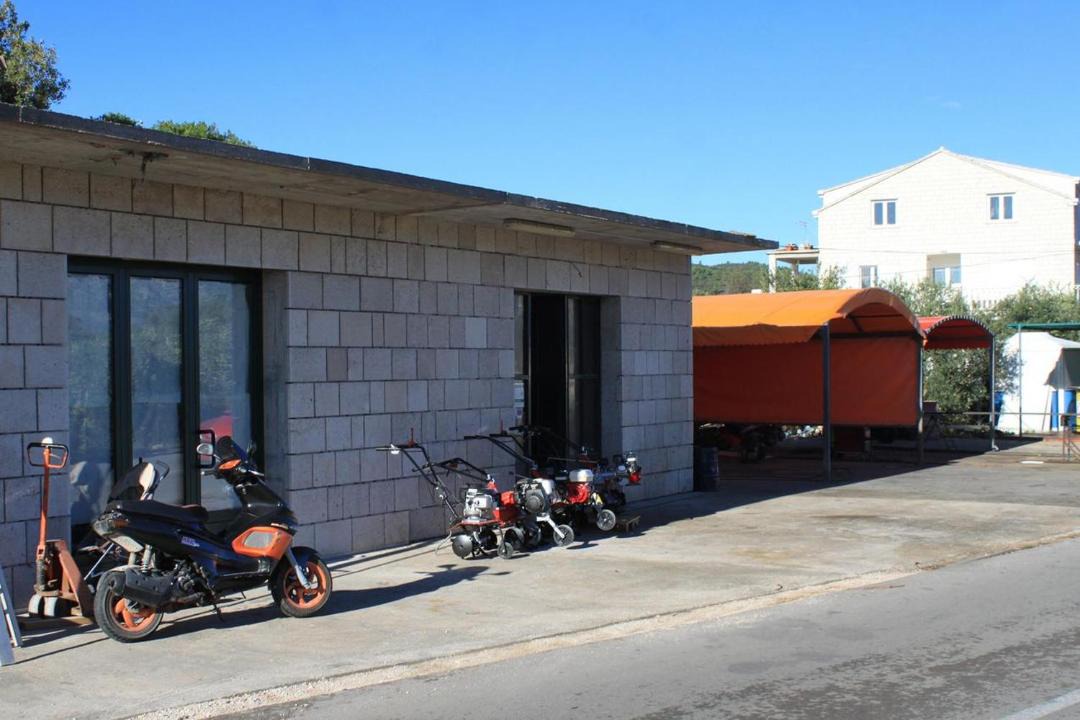 Photo of Buildings in Lumbarda