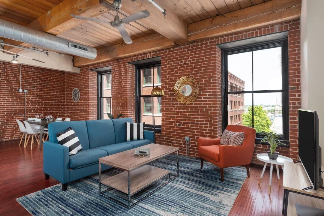 Photo of Livingroom in Downtown West