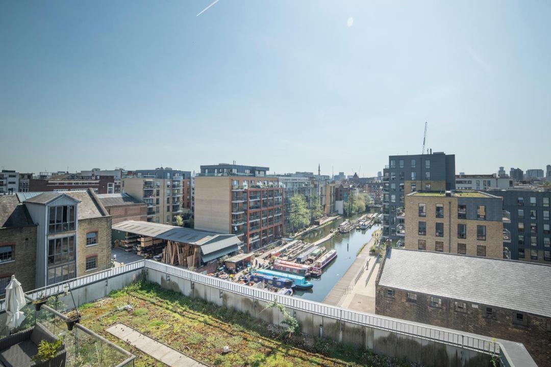 Photo of Others in De Beauvoir