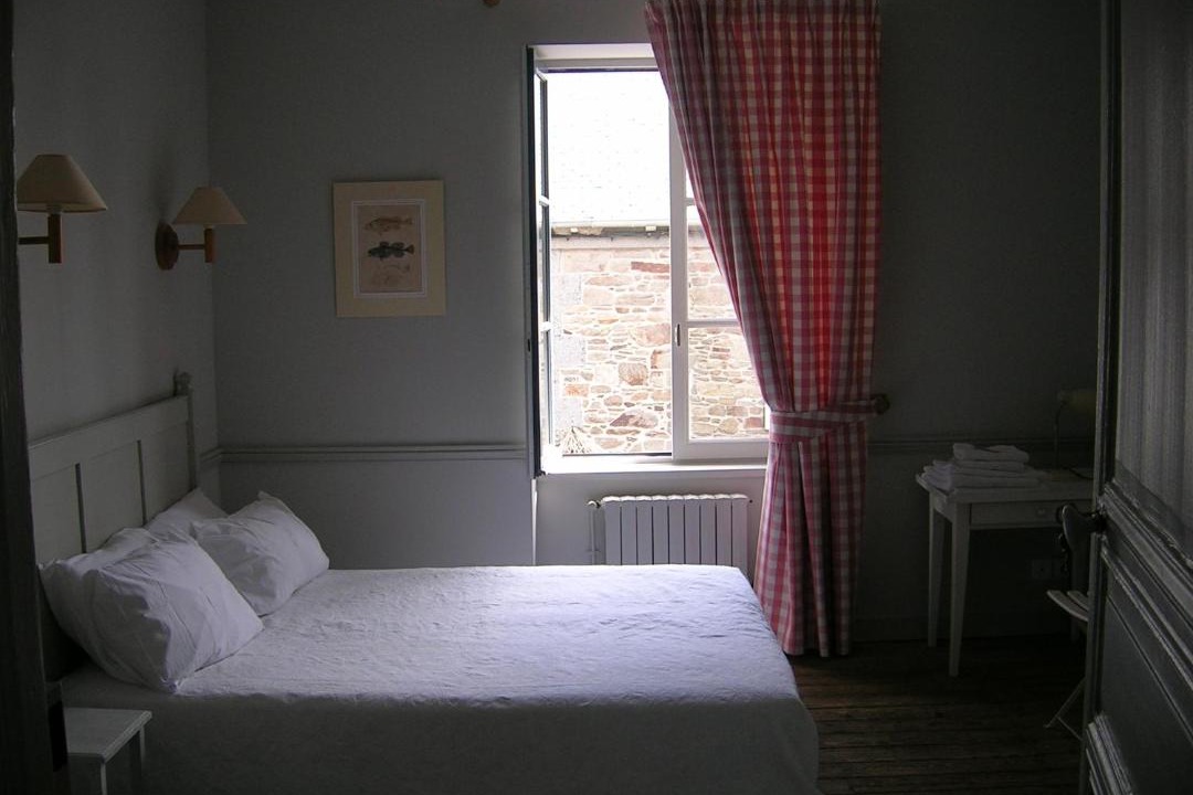 Photo of Bedroom in Saint-Suliac