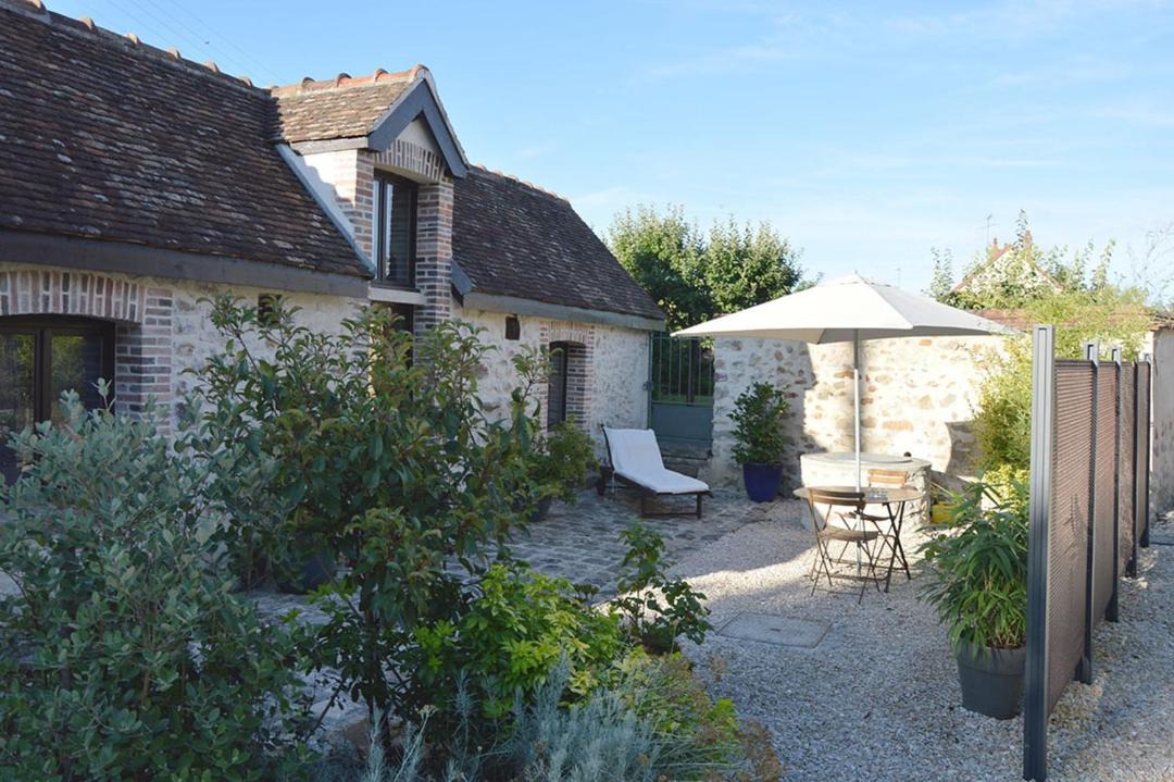 Photo of Buildings in La Villeneuve-au-Chatelot