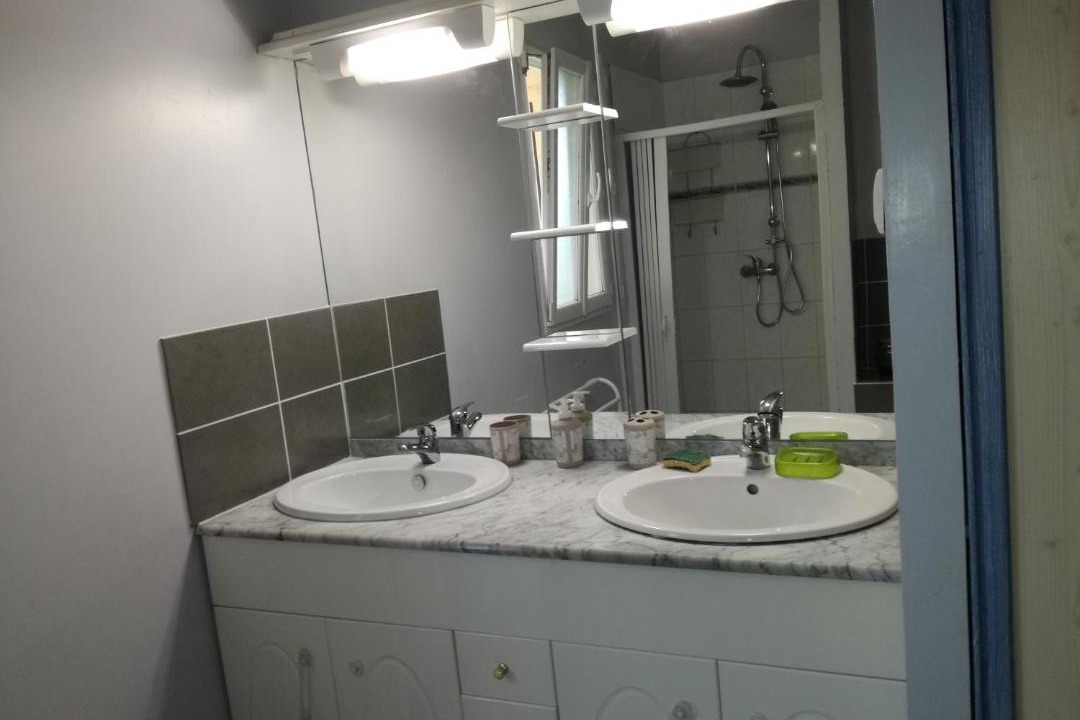 Photo of Bathroom in Fontenille-Saint-Martin-d'Entraigues