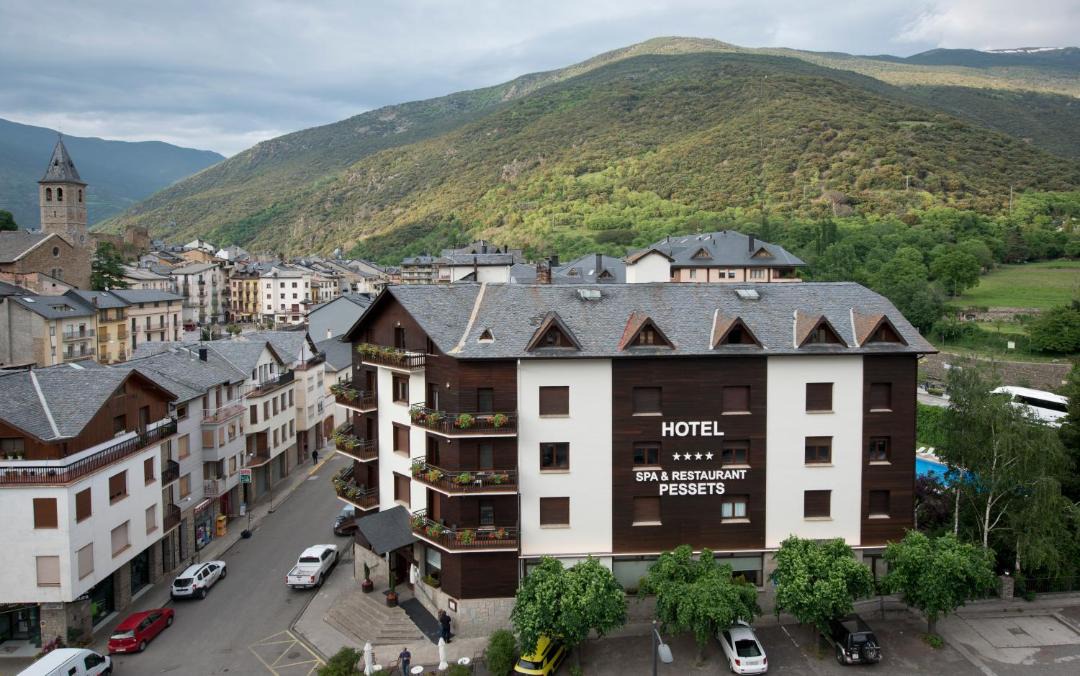 Photo of Buildings in Sort