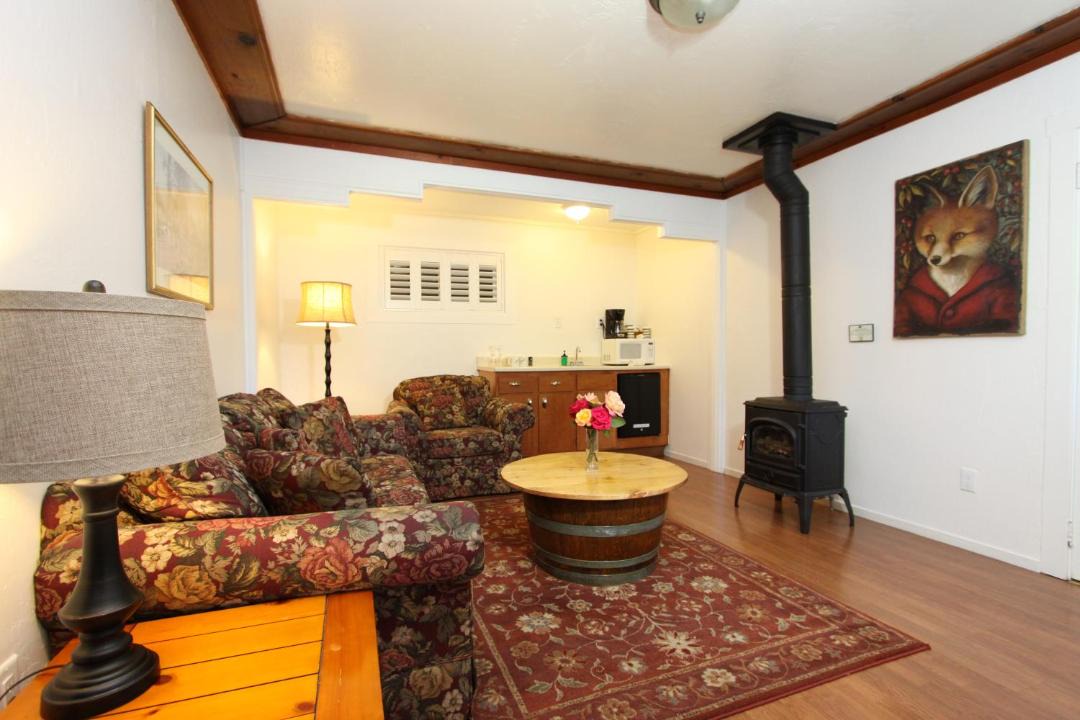 Photo of Livingroom in Guerneville