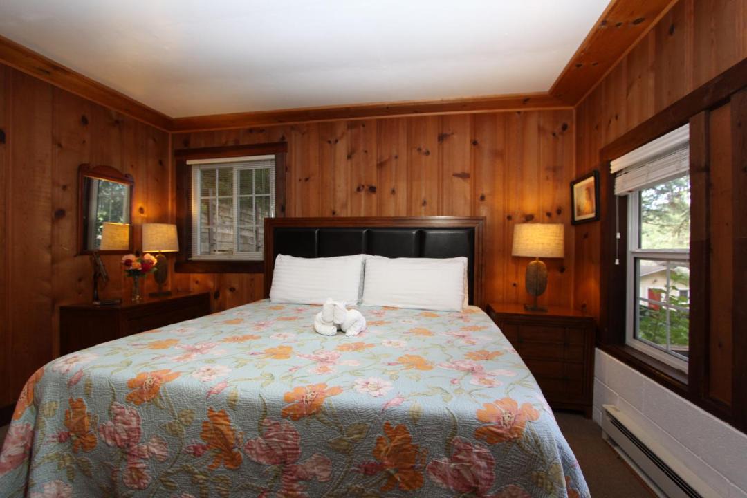 Photo of Bedroom in Guerneville