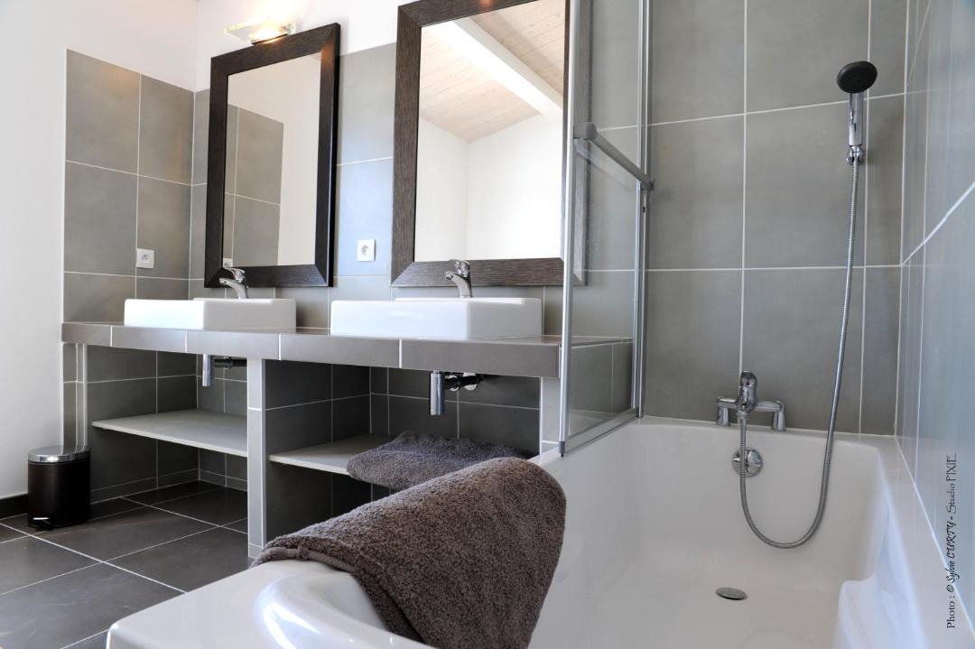 Photo of Bathroom in La Flotte