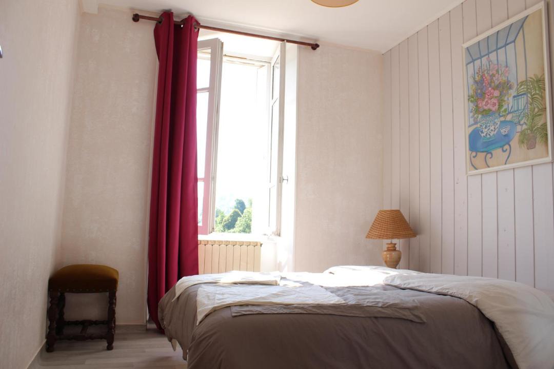 Photo of Bedroom in Espalion