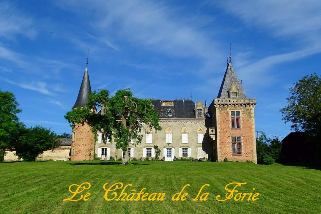 Photo of Buildings in Saint-Etienne-sur-Usson