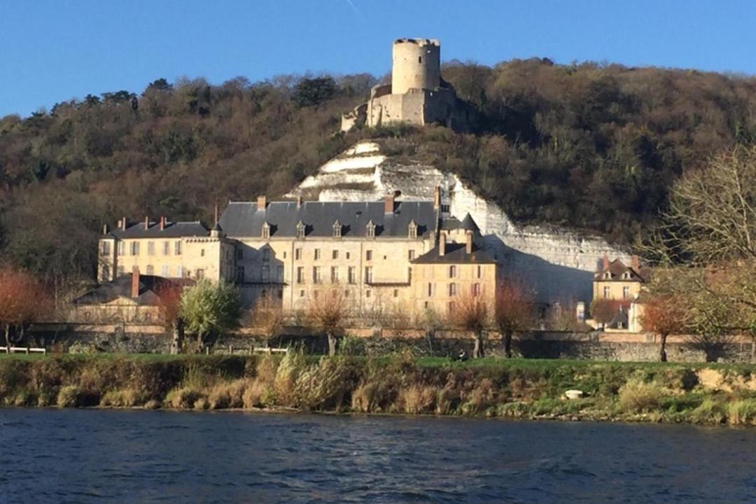 Photo of Buildings in La Roche-Guyon