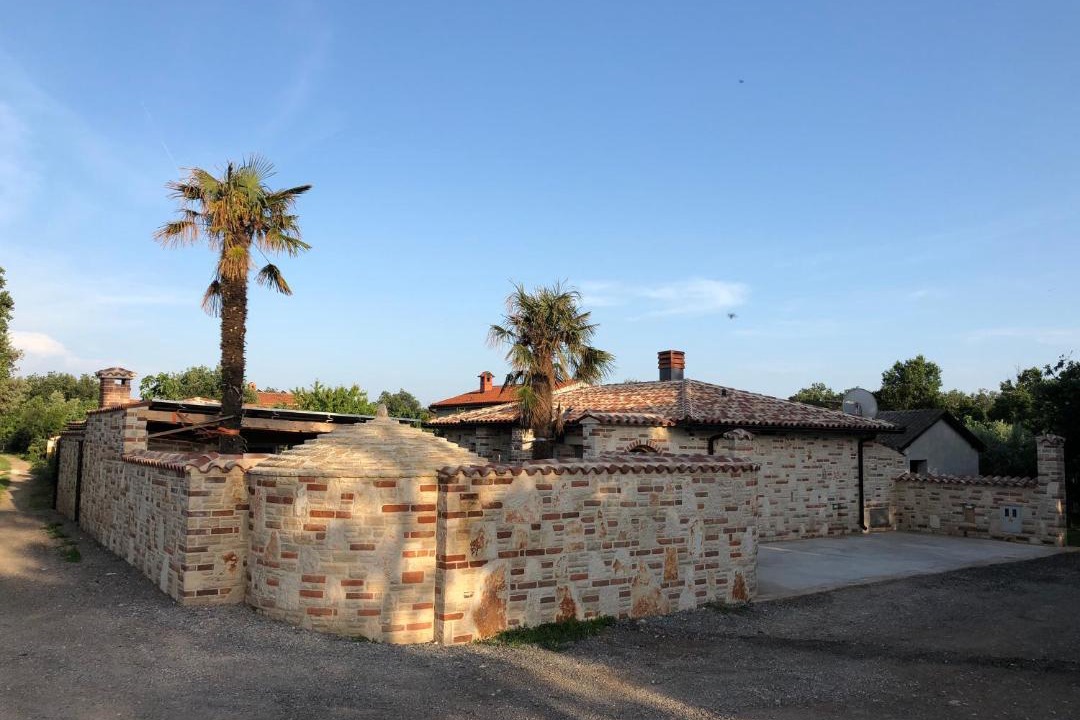Photo of Buildings in Liznjan