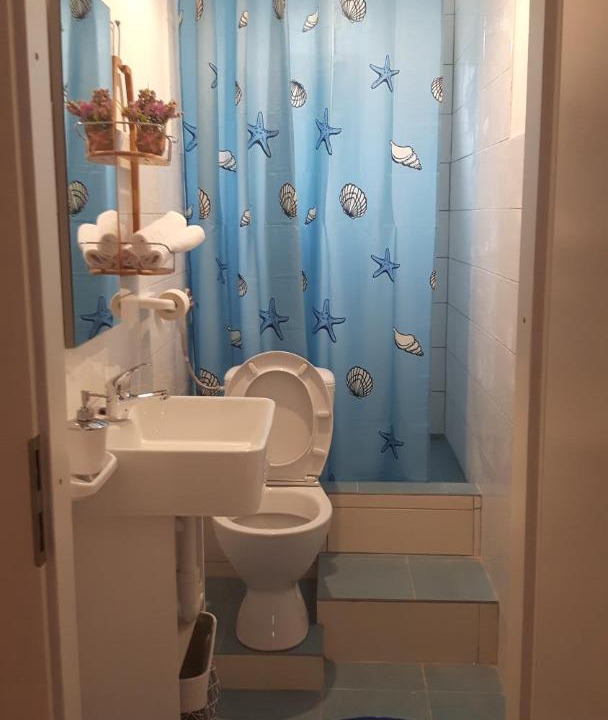 Photo of Bathroom in Buzdohanj