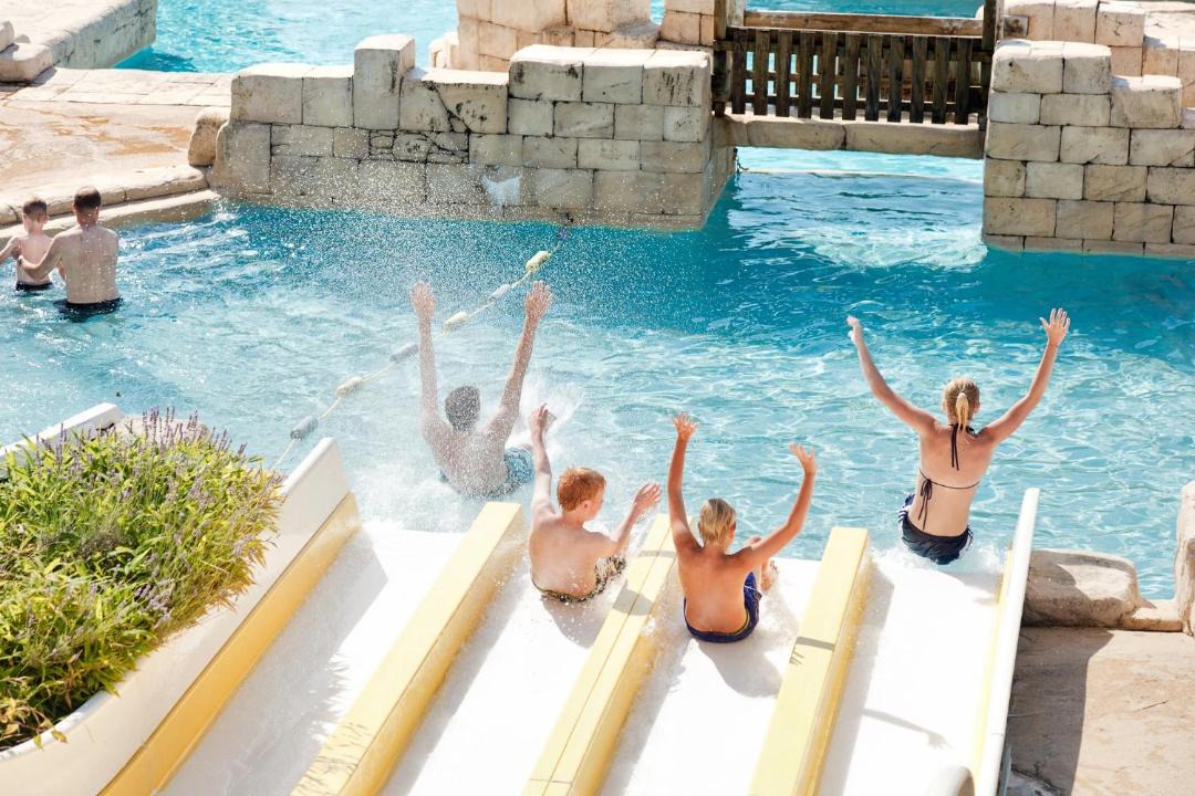 Photo of Human In Picture in Sainte-Catherine-de-Fierbois