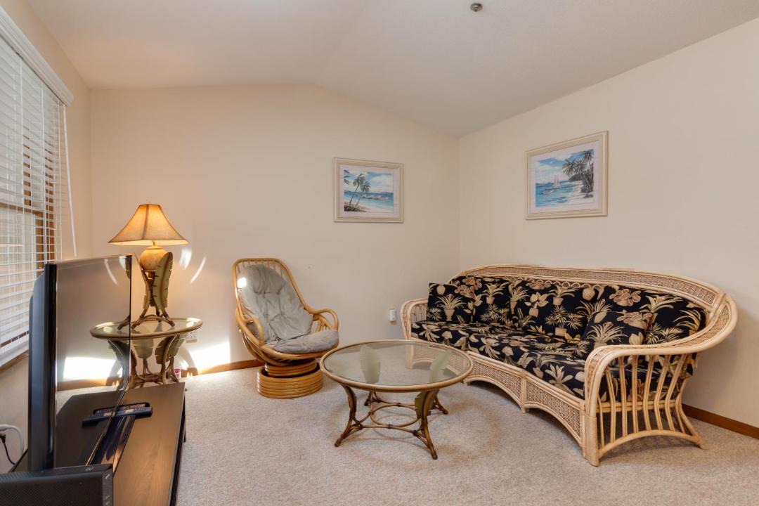 Photo of Livingroom in Caine Woods