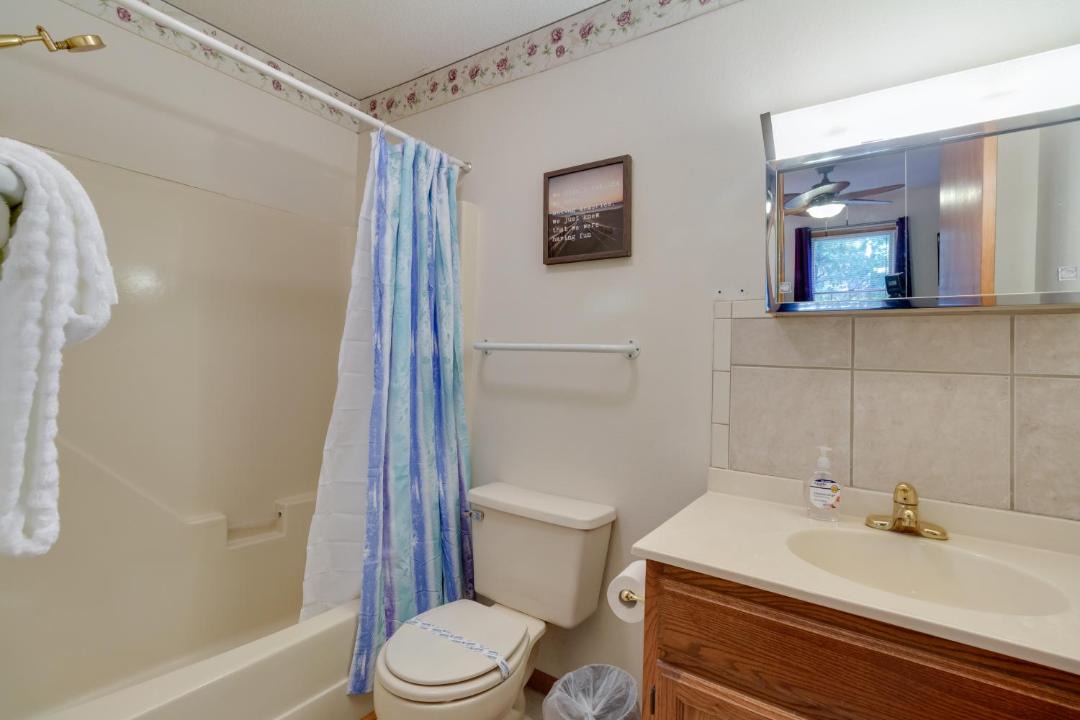 Photo of Bathroom in Caine Woods