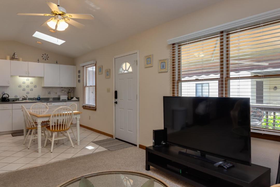 Photo of Livingroom in Caine Woods