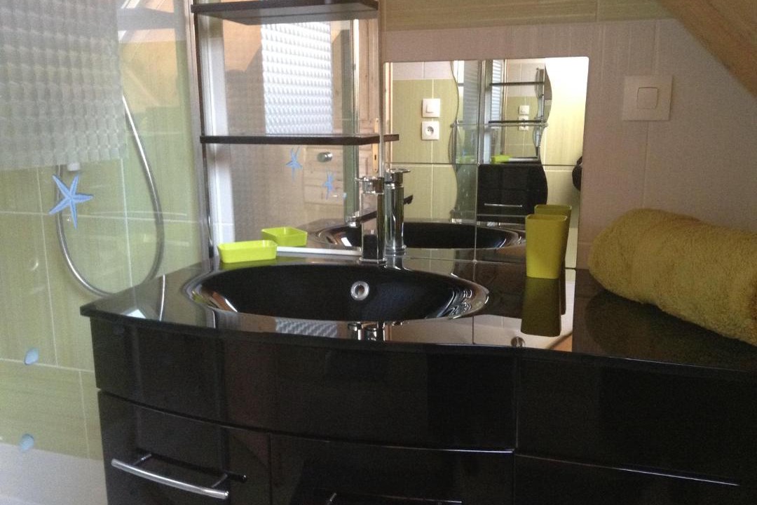 Photo of Bathroom in Quettehou