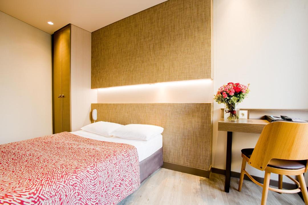 Photo of Bedroom in Montparnasse