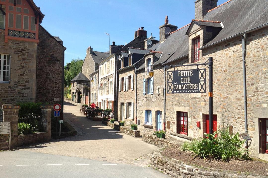 Photo of Buildings in Lehon