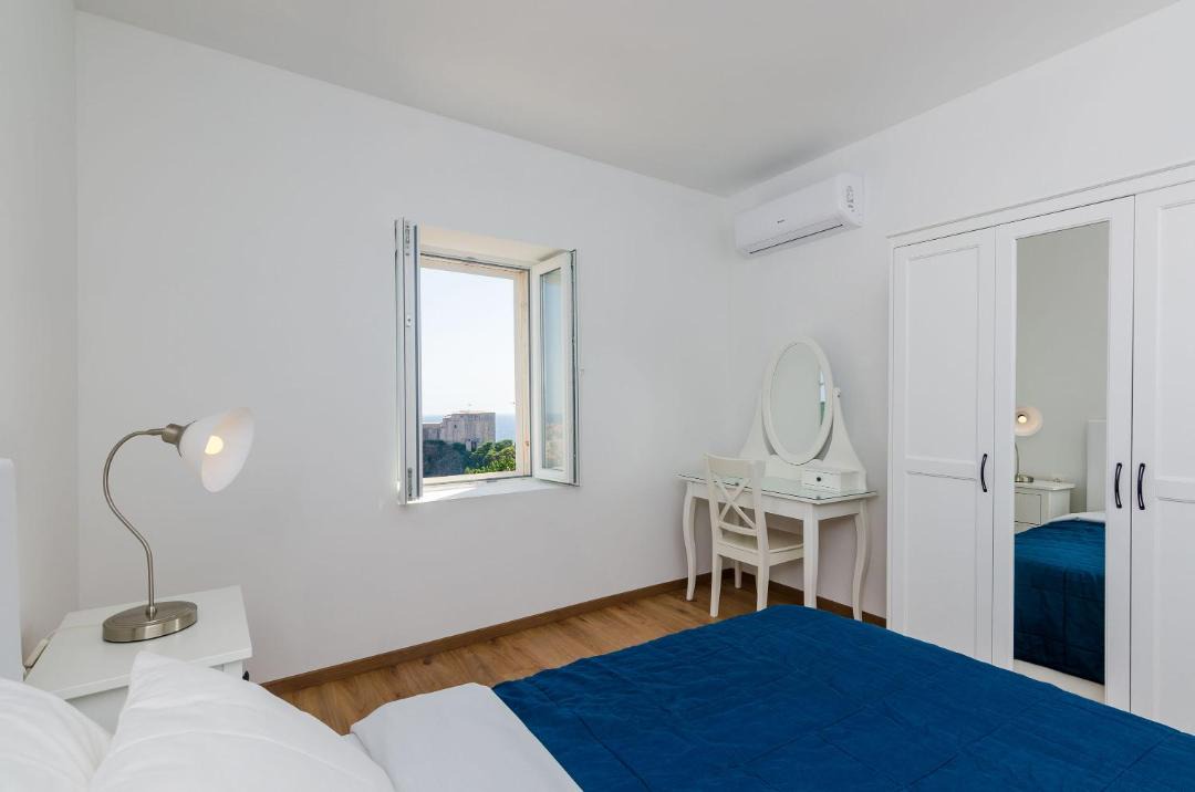Photo of Bedroom in Pile