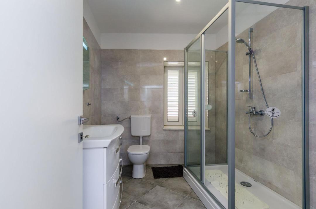 Photo of Bathroom in Pile