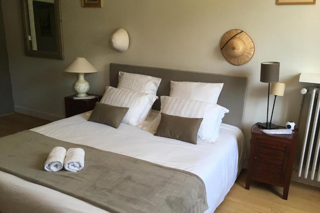 Photo of Others in Pons