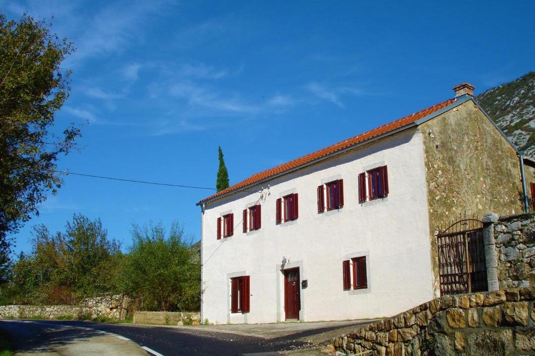 Photo of Buildings in Drivenik