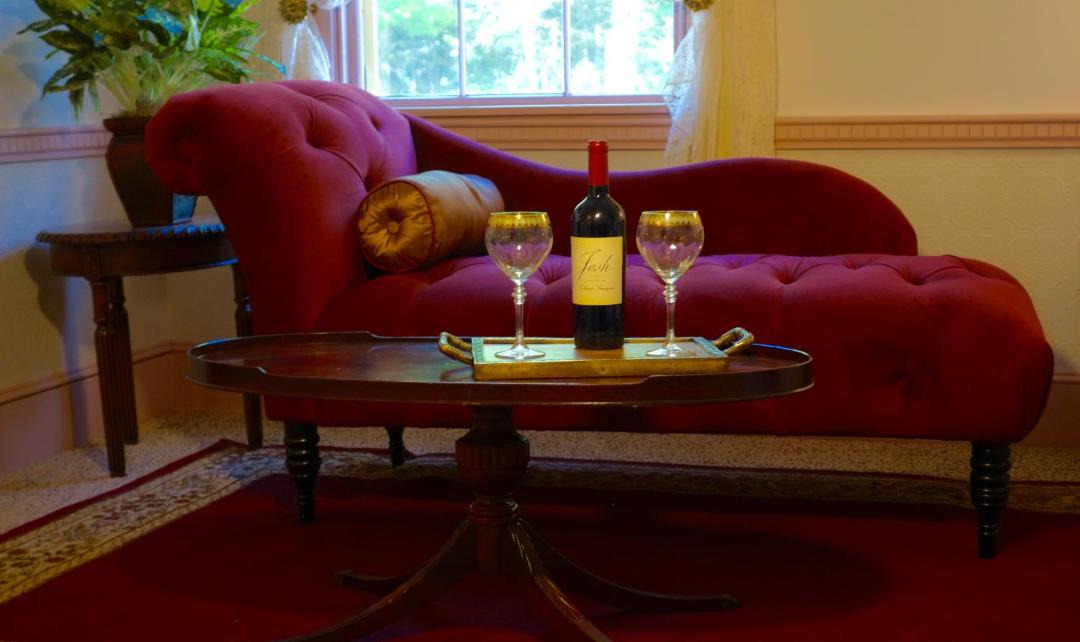 Photo of Livingroom in Sullivan