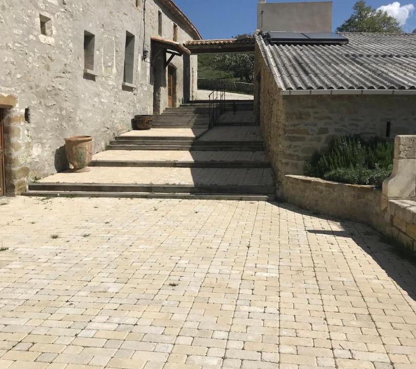 Photo of Buildings in Vesc