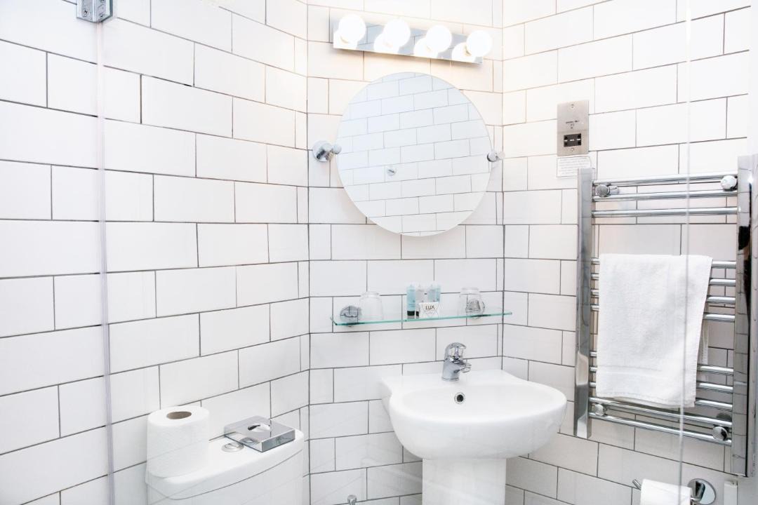 Photo of Bathroom in Maenporth