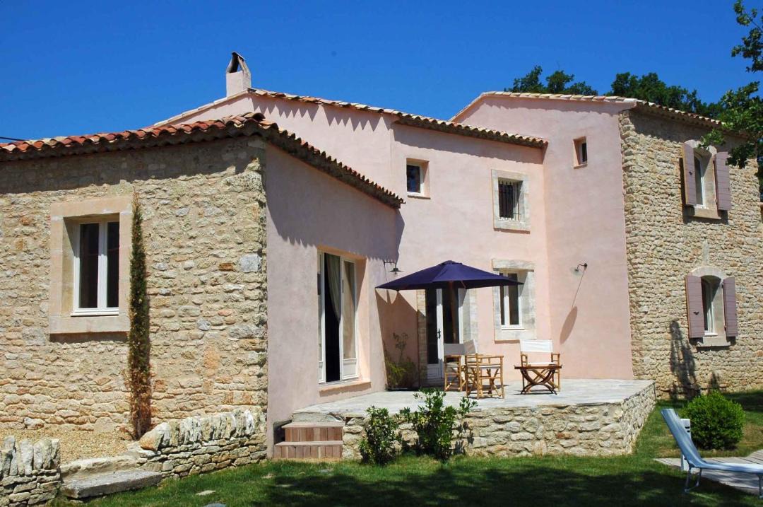 Photo of Buildings in Goult