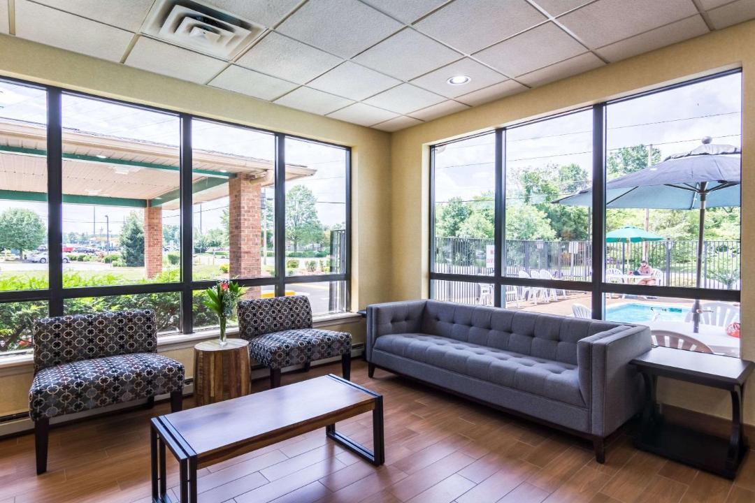 Photo of Livingroom in Lakeview