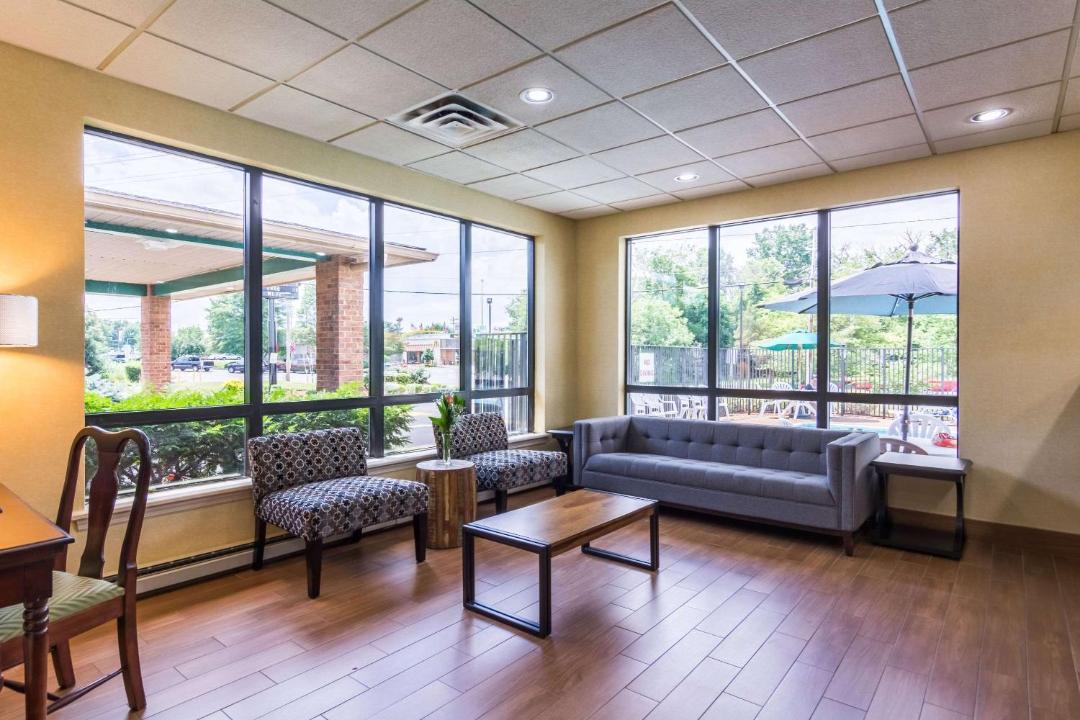 Photo of Livingroom in Lakeview