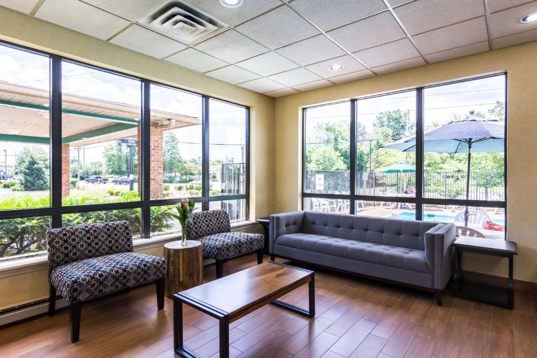Photo of Livingroom in Lakeview