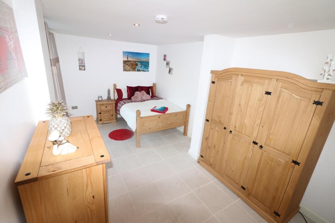 Photo of Others in Shadwell