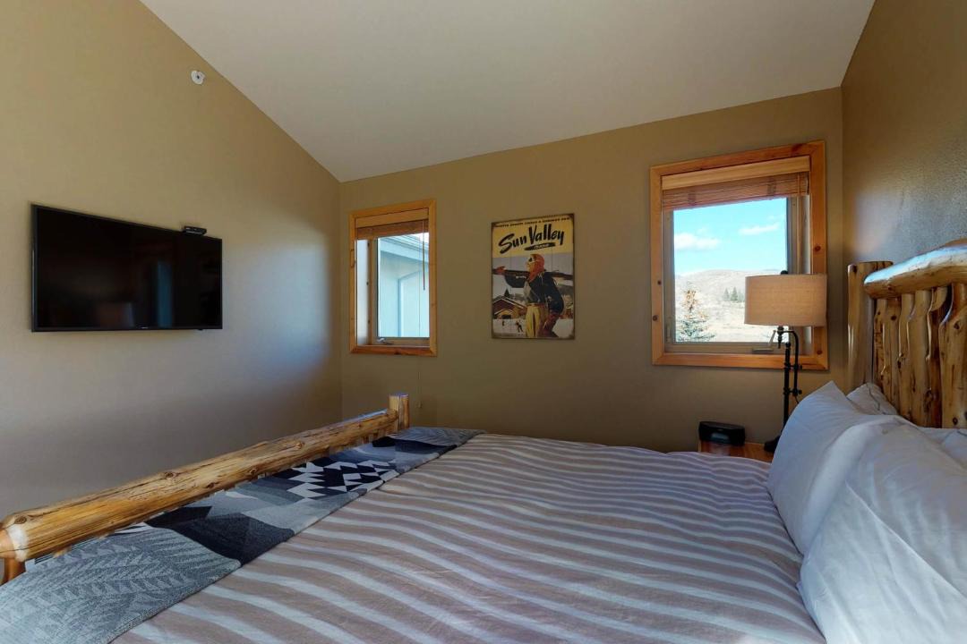 Photo of Bedroom in Warm Springs